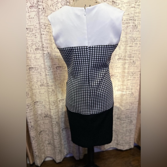 Sandra Darren Knit Houndstooth Split Neck Two Pocket Dress 8 - Picture 6 of 8
